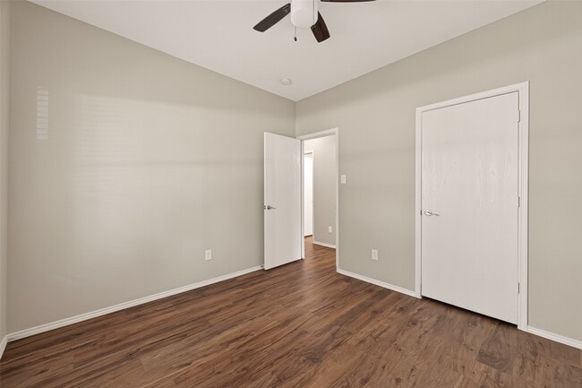 Building Photo - 9418 Belleclaire Ln