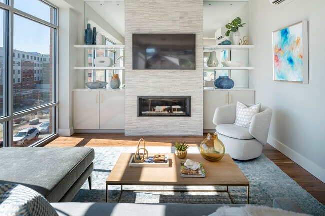 Building Photo - 50 India St