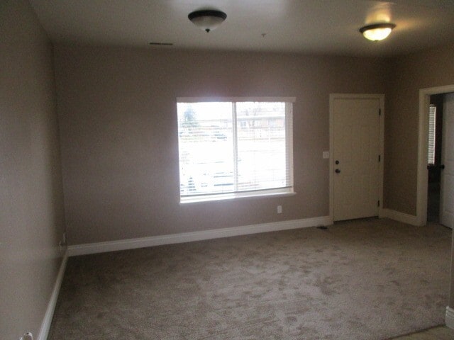 Building Photo - 3 bedroom, 2 bath Condo