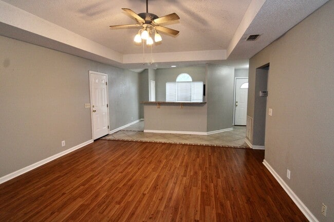 Building Photo - 3BR/2BA Home for Rent: Available Immediately