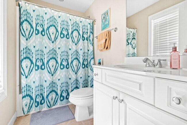 Building Photo - Beautiful 2 bedroom 2.5 bath Townhome in Carrboro