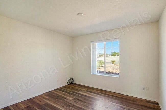 Building Photo - CUL-DE-SAC POOL HOME!