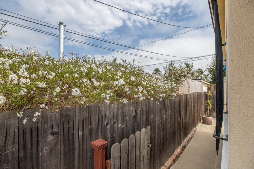 Building Photo - 740 Flower Ave