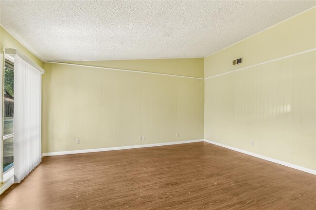 Building Photo - 612 W 51st St