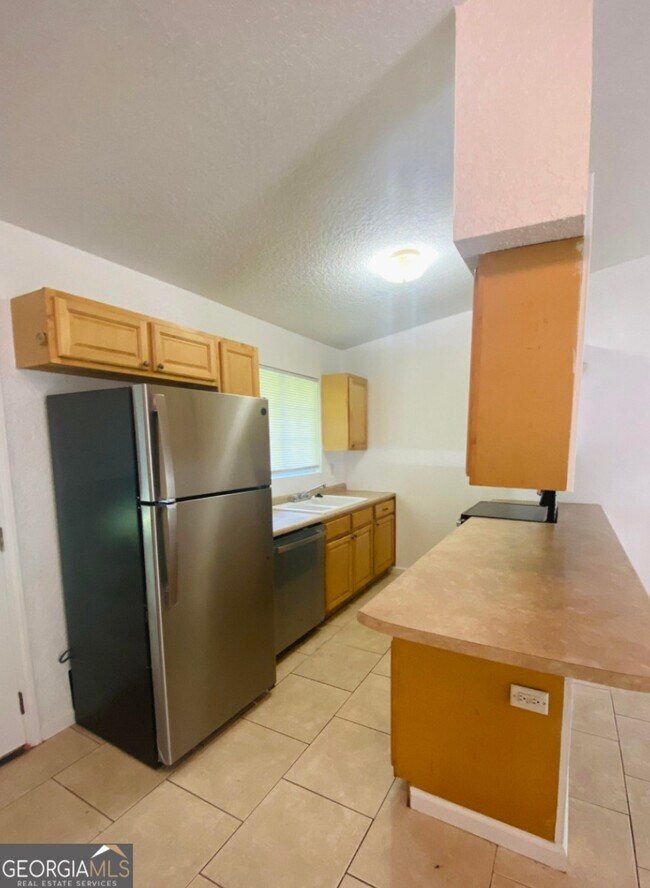 Building Photo - 240 W Dawson Ave