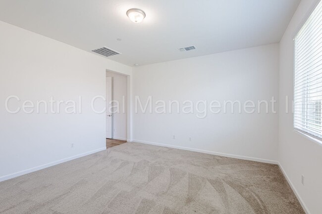 Building Photo - 4 Bedroom/3 Bath Home with Solar in Commun...