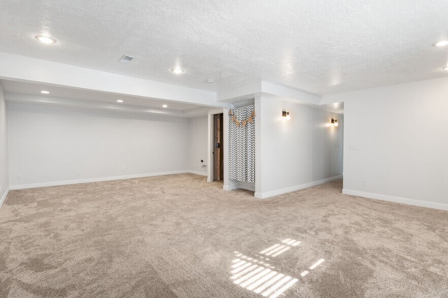 Building Photo - 318 Spyglass Dr