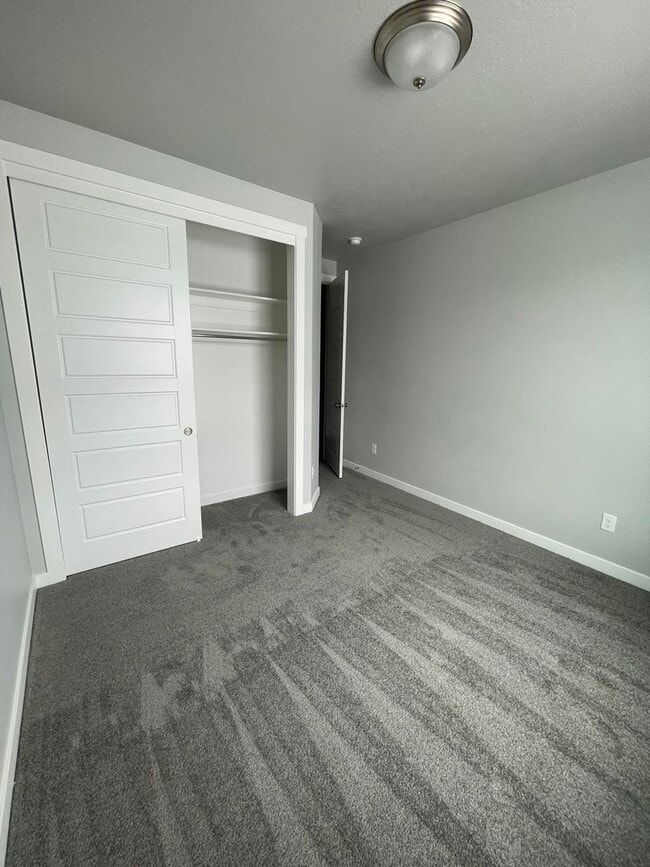 Building Photo - GORGOUS