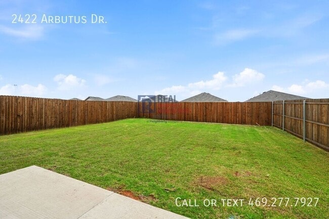 Building Photo - 2422 Arbutus Dr