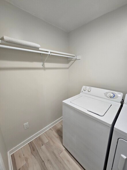 Building Photo - 271 Hudson Ave
