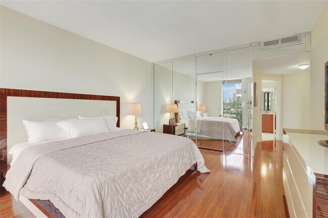 Building Photo - 20191 E Country Club Dr