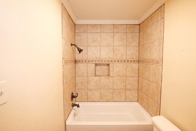 Building Photo - 8648 Glen Meadow Ln