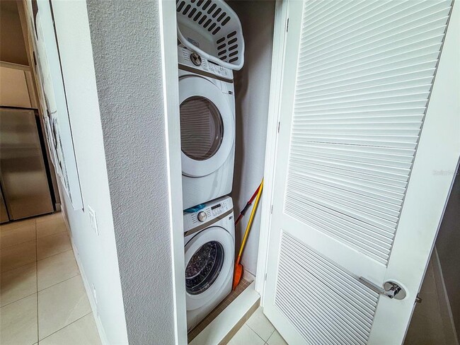 Building Photo - 7760 Sandy Ridge Dr