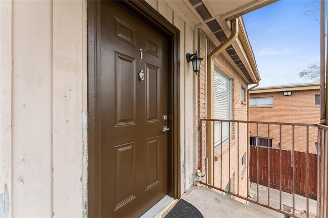 Building Photo - 8118 Albacore Dr