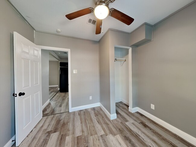 Building Photo - 2211 Hooper St