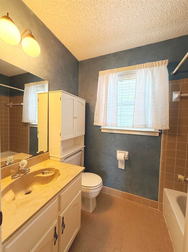 Building Photo - 7849 Meadow Trail Dr