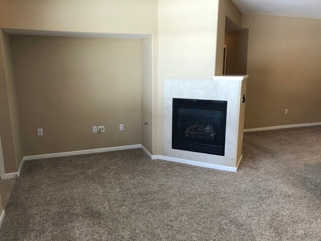 Building Photo - Stunning Condo in Palomino Park