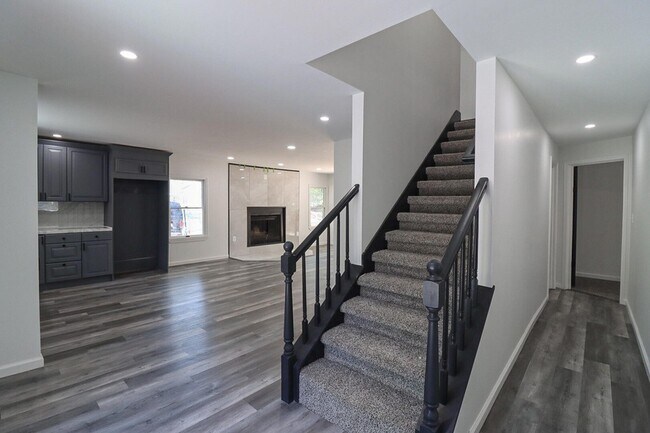 Building Photo - 1080 West Side Dr