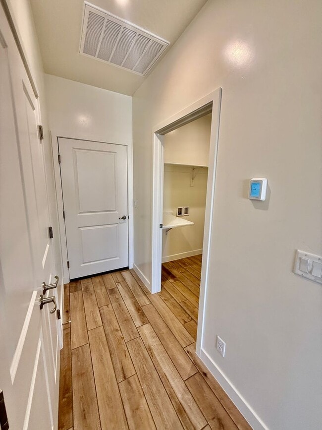 Building Photo - Beautiful Pet-Friendly 4-BR Home in Sunbrook Community
