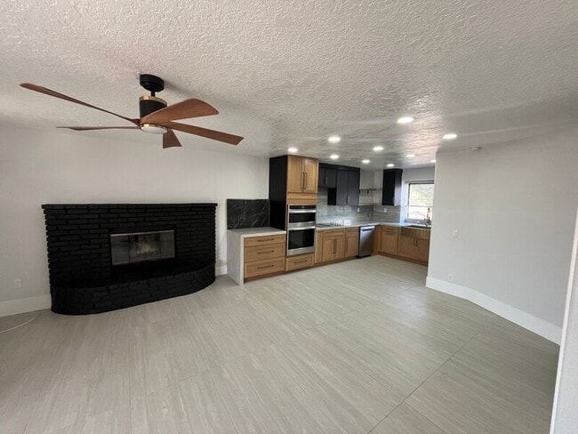 Building Photo - 22547 Cascade Dr