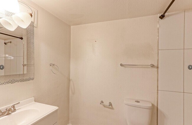 Building Photo - Well maintained Condo Westminster