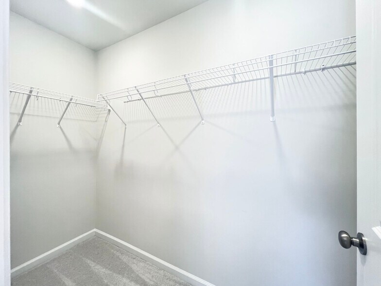 Building Photo - 1988 Rosedale Ridge Ave