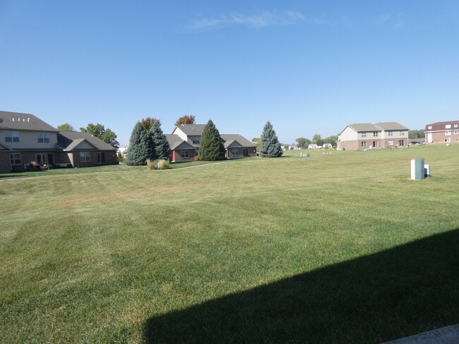 Building Photo - 627 N Edgemere Dr