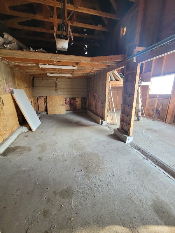 Building Photo - 595 Charles Ave