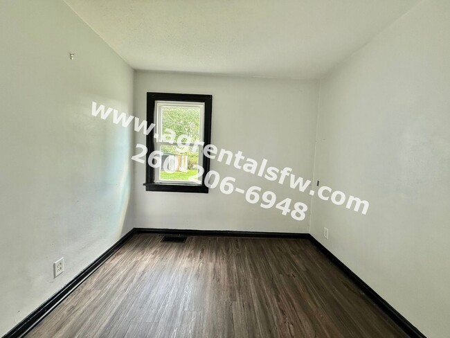 Building Photo - 2 bedroom house