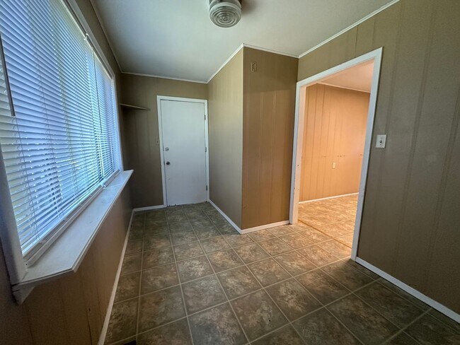Building Photo - Welcome to this conveniently located 3-bed...