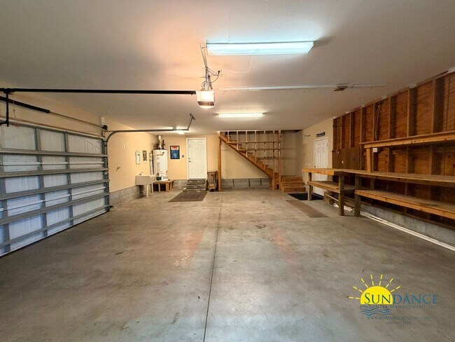 Building Photo - 249 Beachview Dr NE