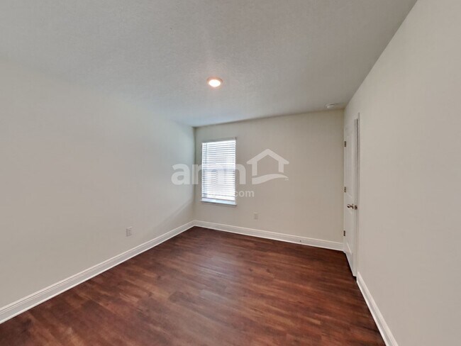 Building Photo - 27288 St Andrews Ave