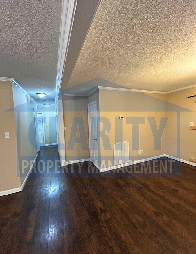 Building Photo - 146 Carrie Dr NW