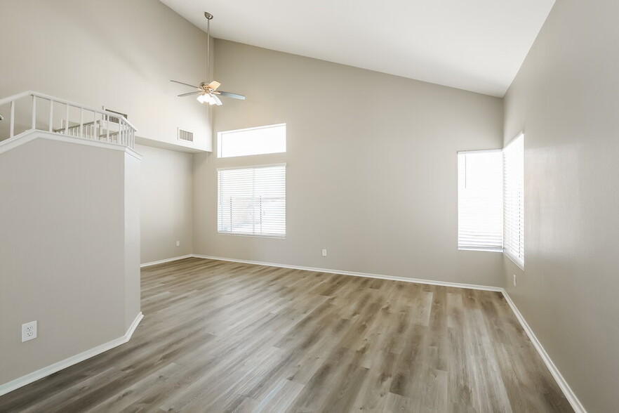 Building Photo - 1737 Villa Vista Way