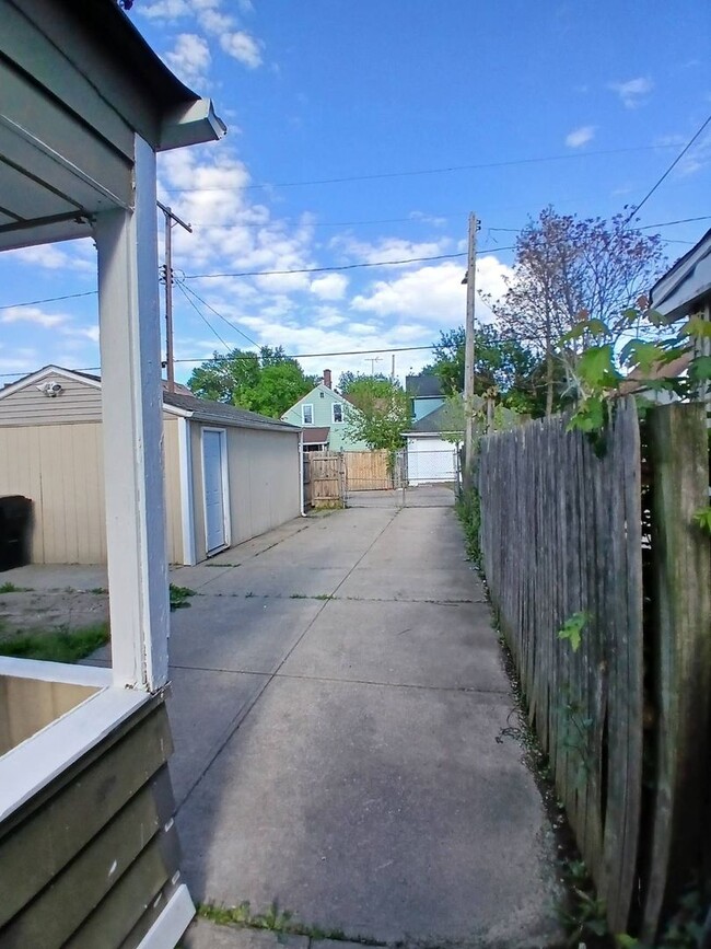Building Photo - Newly Renovated 4BR/1BA Single-Family Home with Garage – Cleveland