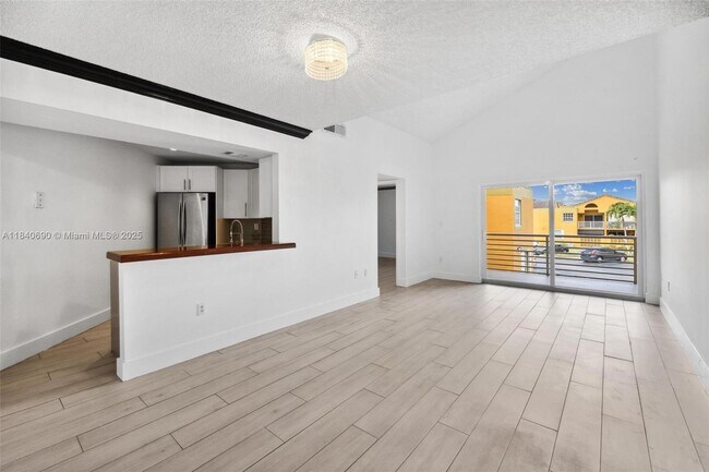 Building Photo - 9741 Fontainebleau Blvd