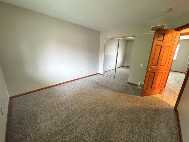 Building Photo - 3090 Highcliff Ct