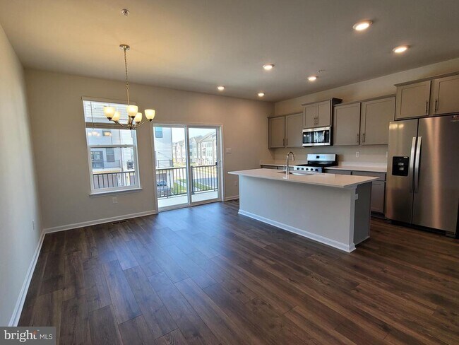 Building Photo - 762 Union St