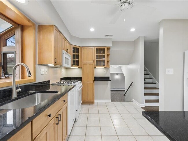 Building Photo - 619 Rockland Ave