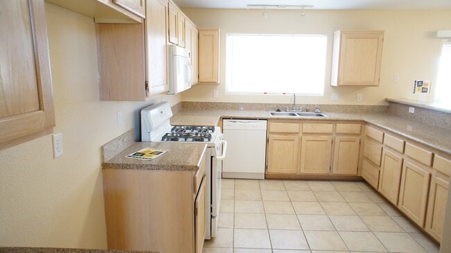 Building Photo - WONDERFUL 5 BD HOME WELL-LOCATED NORTHWEST...