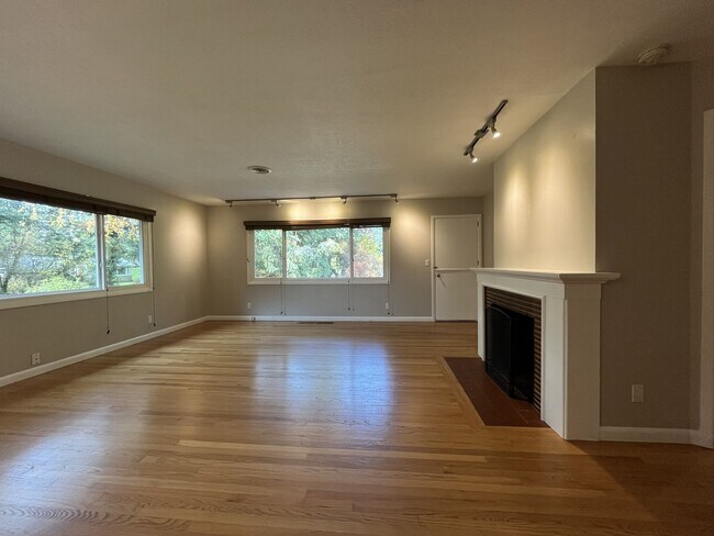 Building Photo - Beautiful 3-Bedroom Home with Remodeled Kitchen, Dual Living Spaces & Spacious Backyard