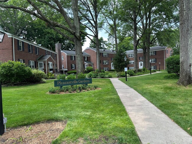 Primary Photo - 293 Manville Rd