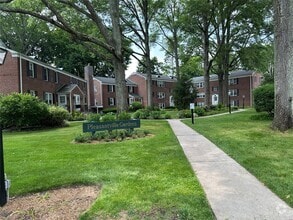 Building Photo - 293 Manville Rd
