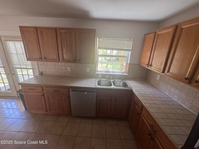 Building Photo - 1953 Harrison Ave