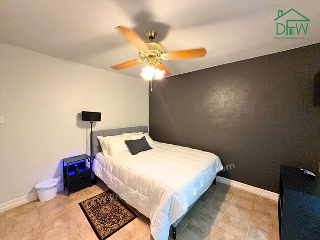Building Photo - 4 Bed / 2.5 Bath on a Cul-de-Sac - 2-Car Garage & Spacious Fenced Backyard
