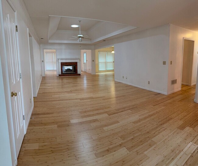 Building Photo - 1040 Sunny Field Ct NE