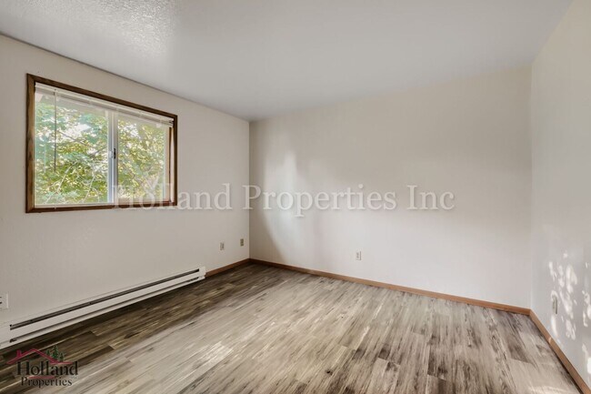 Building Photo - 4630 SW Southview Terrace