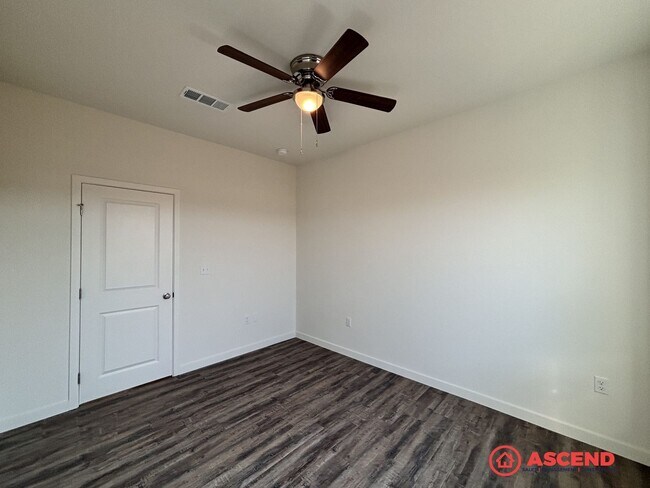 Building Photo - 6012 Curvy Hills Dr