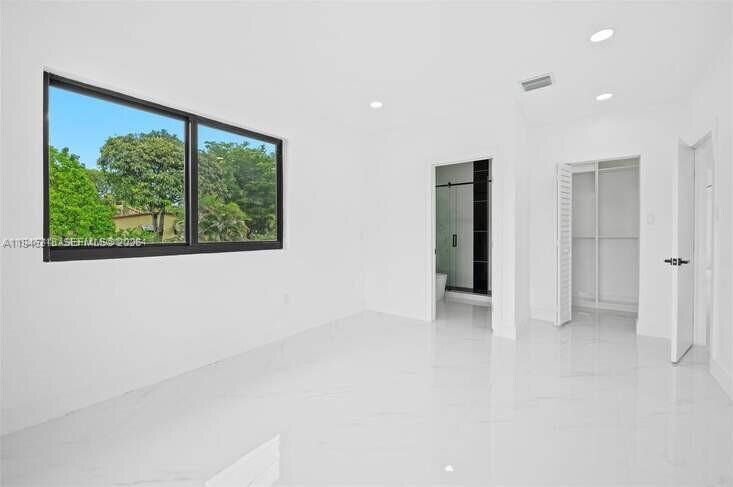 Building Photo - 6401 SW 38th St