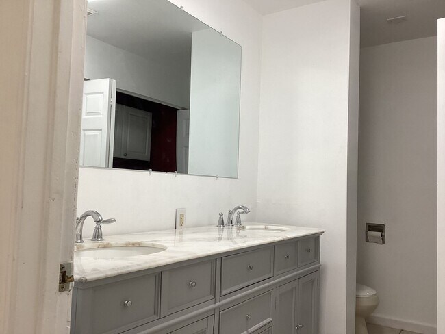 Building Photo - 4761 E Richert Ave